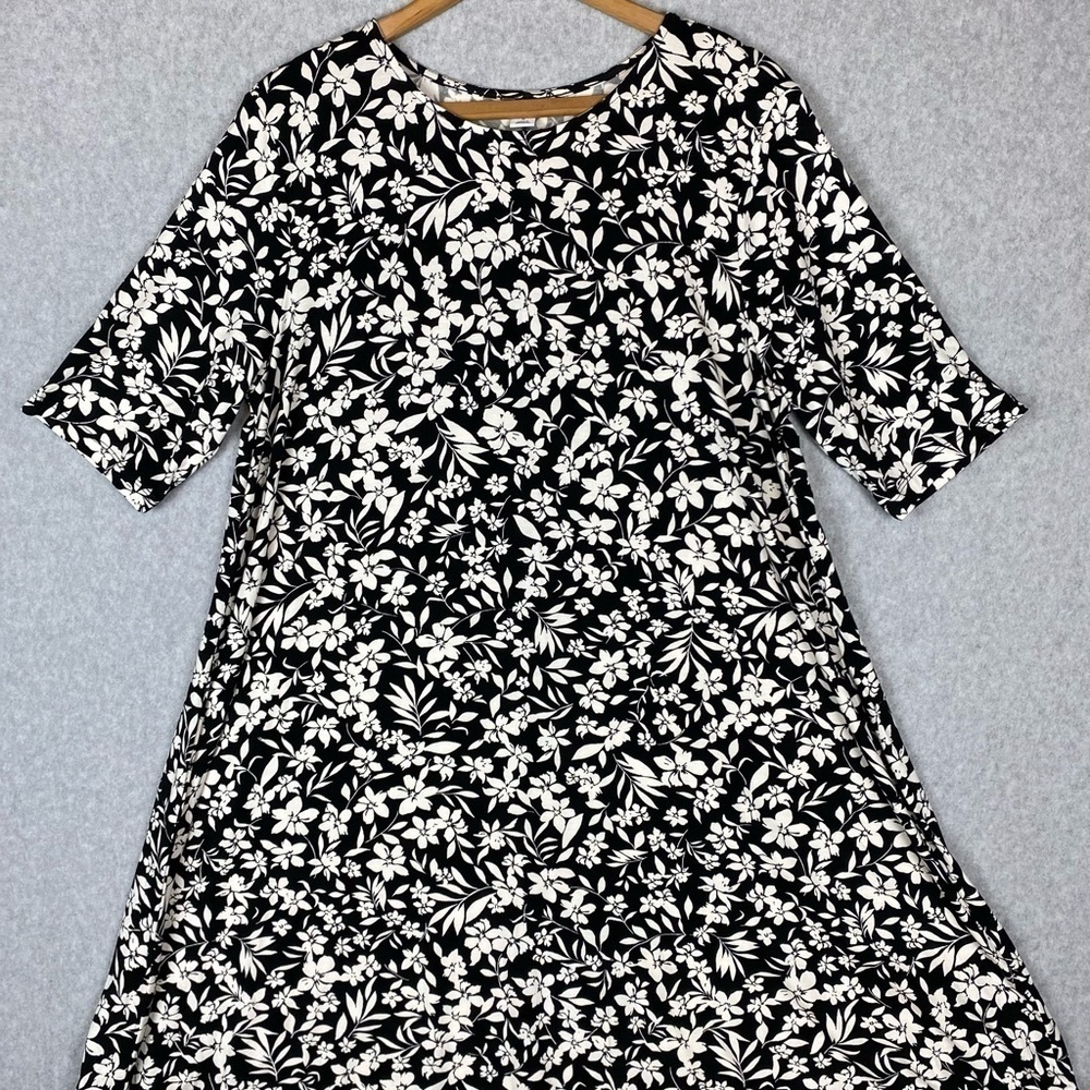 Black and White Floral A Framed Dress Size XL